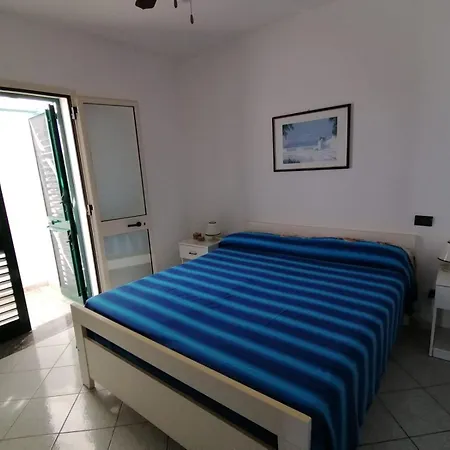 Nautilus Hotel *